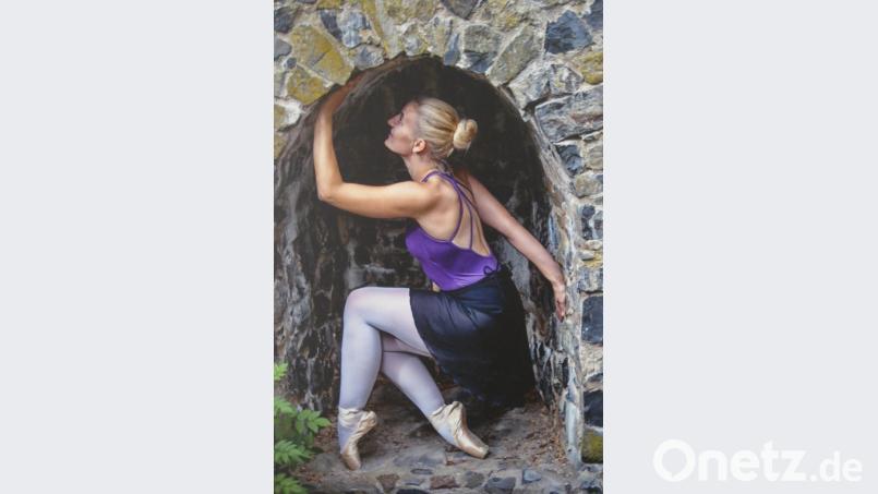 Die drei Flamenco-Tänzerinnen vor ihren künstlerischen Fotos. Bild: fsb