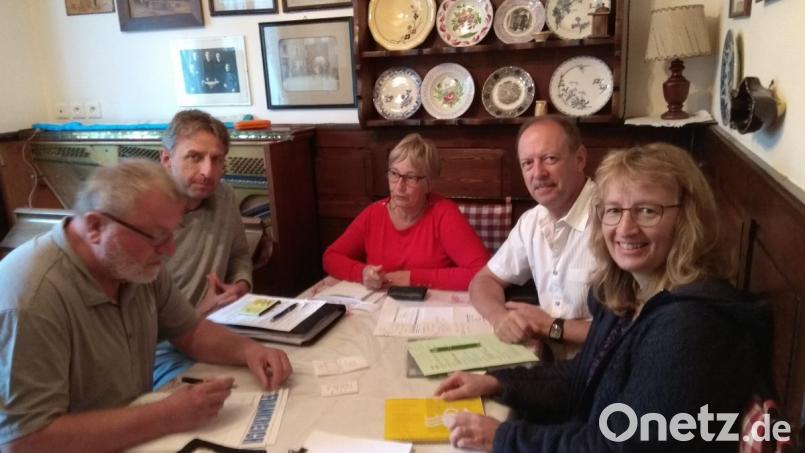 Abschließende Besprechung der europäischen Jugend-Projektwoche im Hause der Bürgermeisterin (von links): Hartmut Schendzielorz, Gerd Müller, Madame Nicole Oury, Francis Kurtz, Christiane Regn. Bild: bk