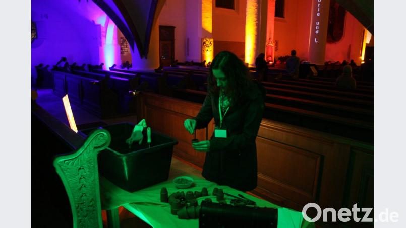 Eine besondere Art des Gedenkens an Verstorbene war am Freitagabend in der Michaelskirche möglich. Bild: exb