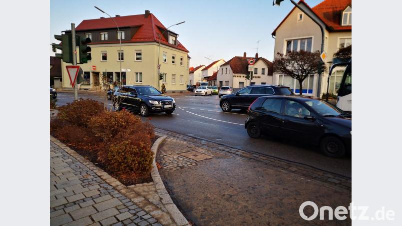 So wie Teublitz (Bild) sind auch andere Orte im Städtsdreieck durch Verkehr belastet. Eine Umgehungsstraße in Richtung Autobahnanschluss soll das Problem lösen. Die Diskussion darüber dauert allerdings schon viele Jahre. Bild: Thomas Dobler
