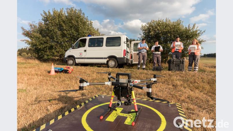 Nach der Fluganmeldung, den Abflugkontrollen und Absprachen mit der Einsatzleitung kann die Drohne starten. Bild: dtr