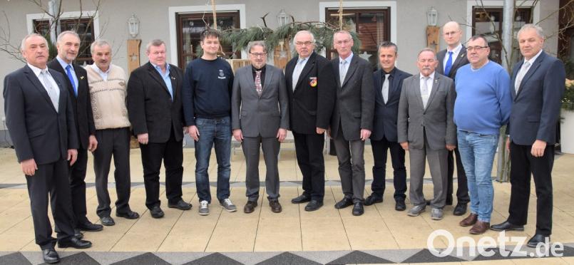 Die Oberpfälzer Reservisten haben Georg Götz (Zweiter von rechts) zum neuen Vorsitzenden gewählt. Ihm gratulierten auch der stellvertretende Landesvorsitzende Werner Gebhard sowie der Kreisvorsitzende von Oberpfalz-Mitte Bertram Gebhard (von links). Bild: bö