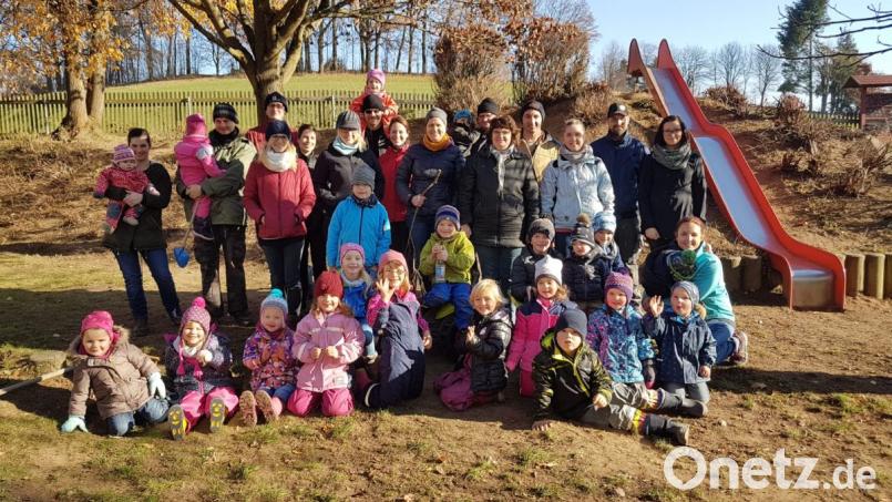 Bei der Gartenaktion "Winterputz" packen alle kräftig mit an. Bild: exb