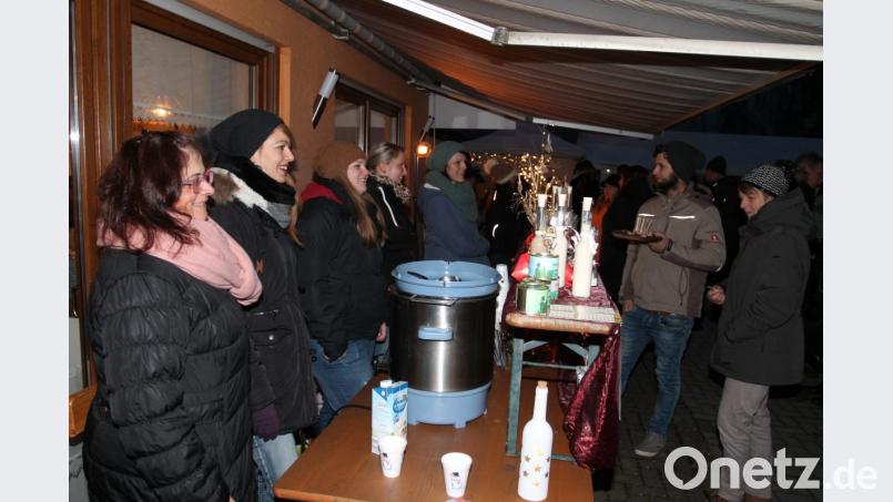 Der Adventsmarkt in Unterrehberg stößt auf große Resonanz. Die Anbieter haben viel im Sortiment. Bild: pi