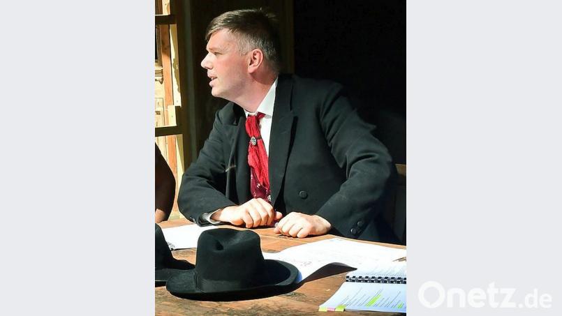 Eigentlich ist Thomas Reiß, der Vorsitzende der Freilichtbühne am Buchberg, ja am liebsten Wirt. Im Holledauer Schimmel war er heuer Bürgermeister (unser Bild). Nächstes Jahr soll&#039;s die Hauptrolle sein: Reiß soll in &quot;Anatevka&quot; den armen Milchmann Tevje spielen. Bild: Hartl