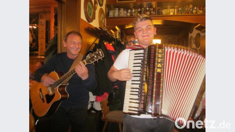 Neue Gesichter beim Musikantentreffen: Merlin und Norbert Ritzer. Bild: exb
