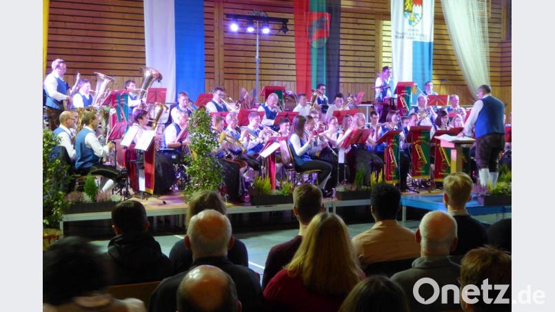 Die Jugendblaskapelle Parkstein in Aktion. Bild: fsb