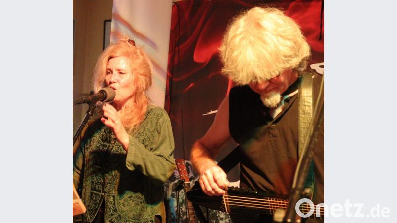 Die Vorband, das Duo Birkett Hall, kredenzte ein musikalisches Erlebnis, wie es heute im kommerziell geprägten Musik-Business kaum noch zu finden ist. Bild: mfh