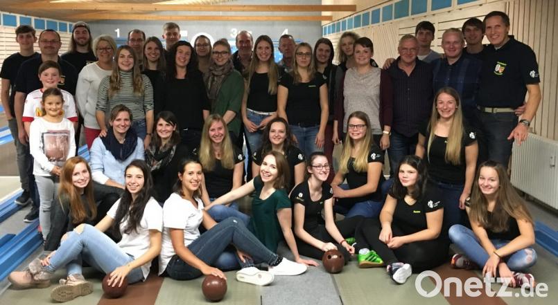 Bei einem Kegelabend haben die beiden Patenverein, die Feuerwehr Fronhof und die Feuerwehr Dürnersdorf, ihre Freundschaft vertieft. Beide Wehren feiern 2019 jeweils ihr 125-jähriges Gründungsjubiläum. Bild: exb