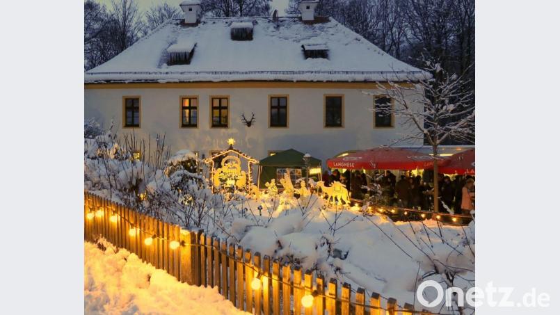 Der Weihnachtsmarkt beim Forsthaus lockt zum zweiten Advent wieder auf den Mariahilfberg. Fehlt nur noch der Schnee. Bild: penh