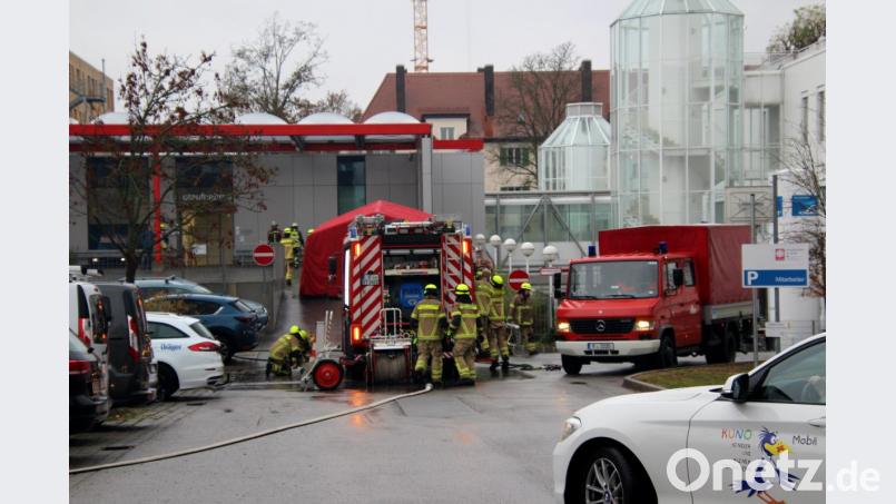 Stark ätzendes Desinfektionsmittel läuft in der Notaufnahme im Regensburger Krankenhaus St. Josef aus. Bild: Alexander Auer