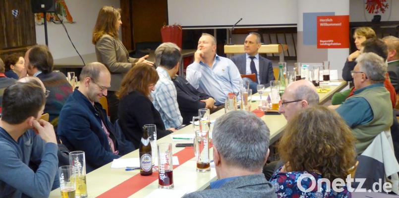 Rege Diskussionsrunde. Bild: fsb