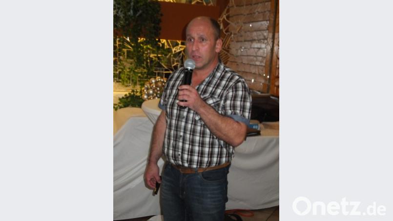 Josef Gierl informierte die Waldbauern über den Holzmarkt und den Zukunftswald. Bild: ibj