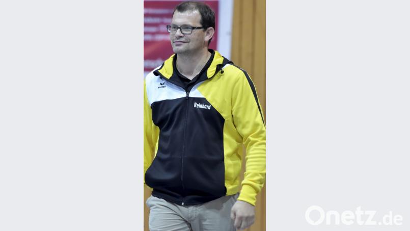 Reinhard Schön, des SV Hahnbach in der Volleyball-Regonalliga der Frauen. Bild: Hubert Ziegler