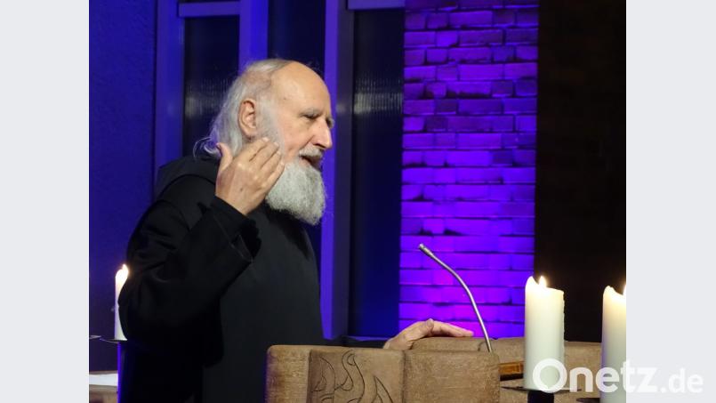 Mit Sehnsucht die Ankunft des Erlösers erwarten und dabei sich selbst auf den Prüfstand stellen: Pater Anselm Grün zeigt Wege im Advent auf und er vermittelt völlig neue Gedanken im Vorfeld des Weihnachtsfestes. Bild: hou