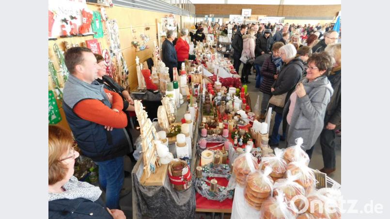 Dekoratives für Weihnachten bietet auch die Kinderkrebshilfe an. Bild: hai