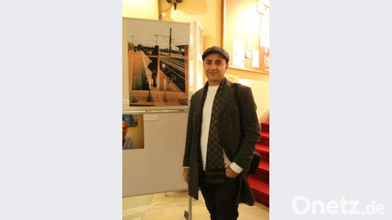 Bakhtyar Karimi, kurdisch-iranischer Journalist, präsentiert im Ringhteater seine Fotoausstellung "Licht und Schatten". Heute lebt er in Schwabach bei Nürnberg. Bild: kmo