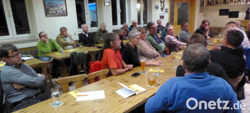 Guter Besuch und rege Diskussionen der Anwesenden. Bild: fsb
