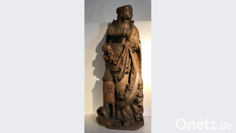 Die Heilige Barbara ist stets an dem Turm mit drei Fenstern zu erkennen. Bild: Rainer Christoph