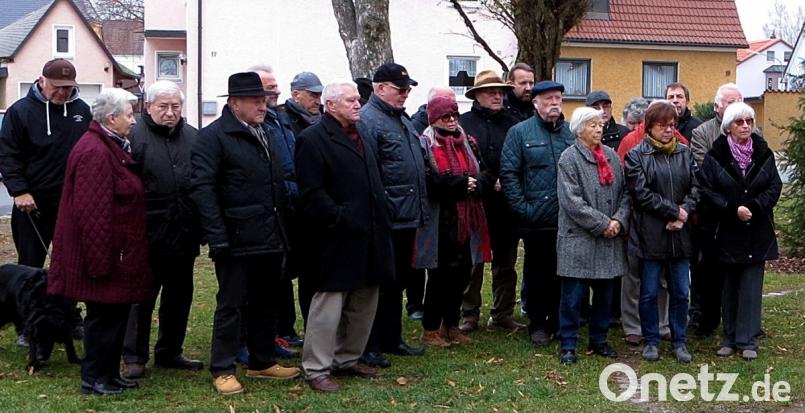Die Siedlergemeinschaft Moosfurt gedachte am Totensonntag der Verstorbenen. Bild: R. Kreuzer