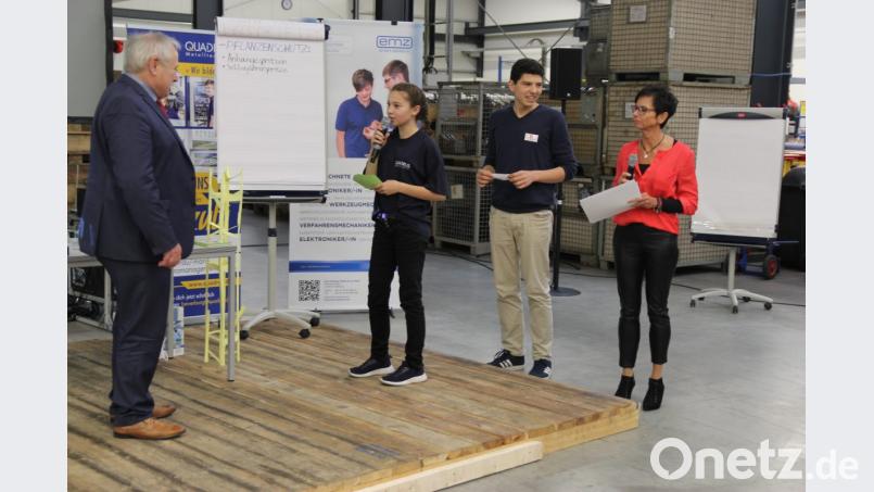 Die Jugendlichen befragten den Vorsitzenden des bayerischen Arbeitgeberverbandes in der Metall- und Elektroindustrie, Hermann Brandl. Bild: ral