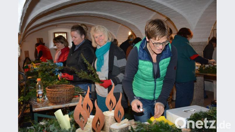 Handwerkliche Kunst des OGV Neusath kam gut bei den vielen Besuchern an. Bild: Freya Stöckl