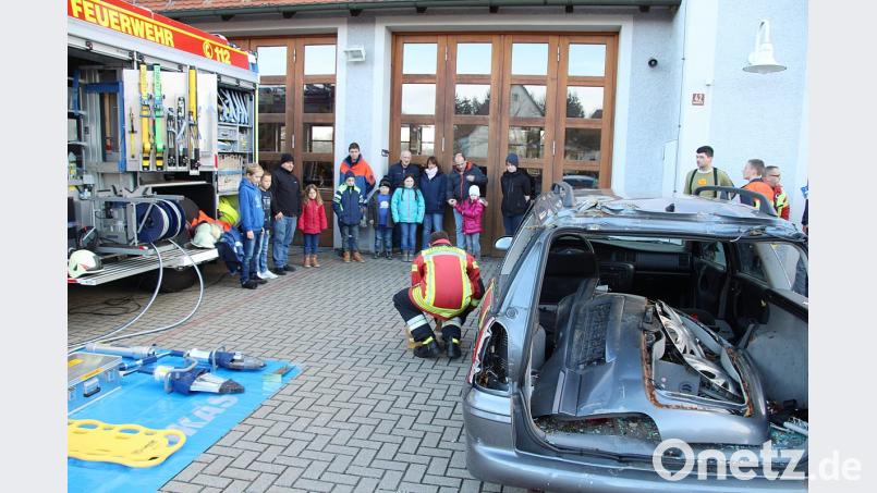 Bei der Technischen Hilfeleistung dürfen die Kinder mithelfen. Bild: jma