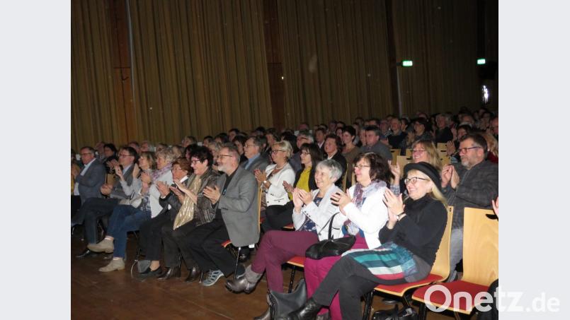 Das sehr amüsierte Publikum spendete am Ende langen Applaus. Bild: ubb