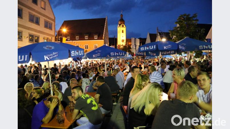 Die Schwandorfer feiern am 13. und 14. Juli 2019 wieder Bürgerfest. Nicht nur der Marktplatz (Bild) wird Feiermeile. Bild: Gerhard Götz