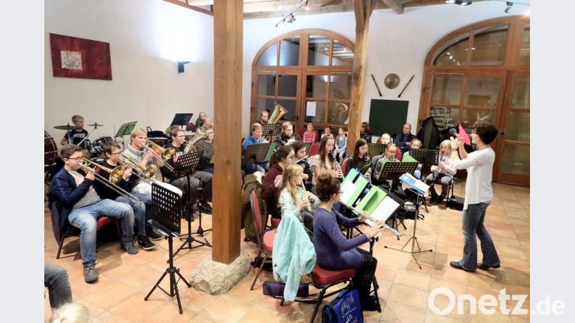 Einfach man hingehen und zuhören: Im Lauterachtal kann man bei der Trachtenkapelle Hohenburg ein Musikinstrument erlernen. Bild: bö