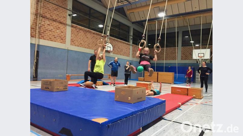 An vielen Stationen können die Kinder ihre Fitness trainieren. Bild: exb