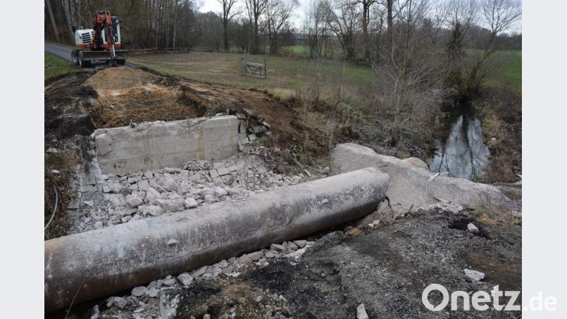 Nicht mehr viel übrig geblieben ist von der alten Brücke bei der Kriegermühle, die bis zum Mai 2019 durch einen Neubau ersetzt wird. Bild: jr