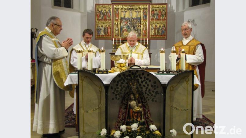 Die Zelebranten der 379. Wallfahrt in Tirschenreuth (von links): Stadtpfarrer Georg Flierl, Kaplan Paul Gebendorfer, Probst Maximilian Korn und Pater Klaus Kniffki. Bild: mdö