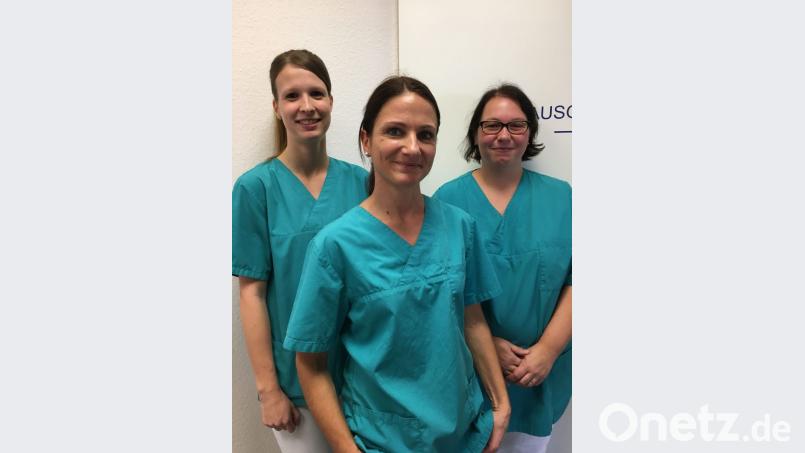 Kennen gestresste Patienten, die verzweifelt einen Parkplatz in der Marienstraße suchen (von links): Stefanie Richter, Alexandra Wink und Melanie Young. Bild: roa