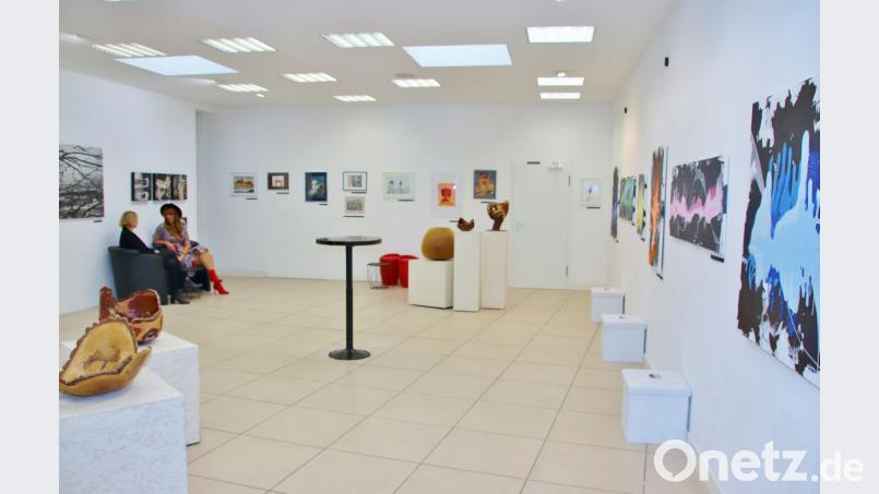 Unter dem Label „Kunst-Lokal“ stellt eine Gruppe von Künstlern um die Schwandorferin Nicole Matschiner in den verwinkelten Räumen des Anwesens Friedrich-Ebert-Straße 5 bis Weihnachten ihre Werke aus - jeweils Freitag und Samstag. Bild: Thomas Dobler