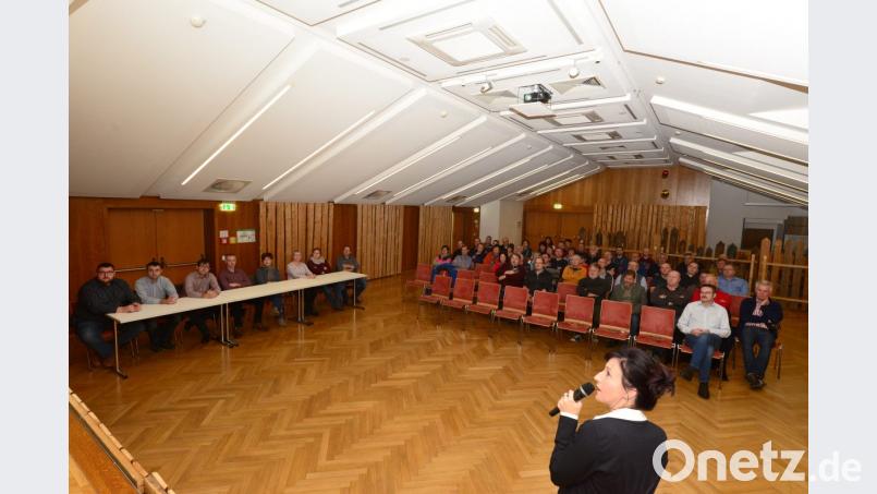 Bürgermeisterin Tanja Schiffmann berichtet über die Entwicklung des Markts Parkstein, über dessen Haushaltssituation und auch über die Planungen für 2019. Bild: bey