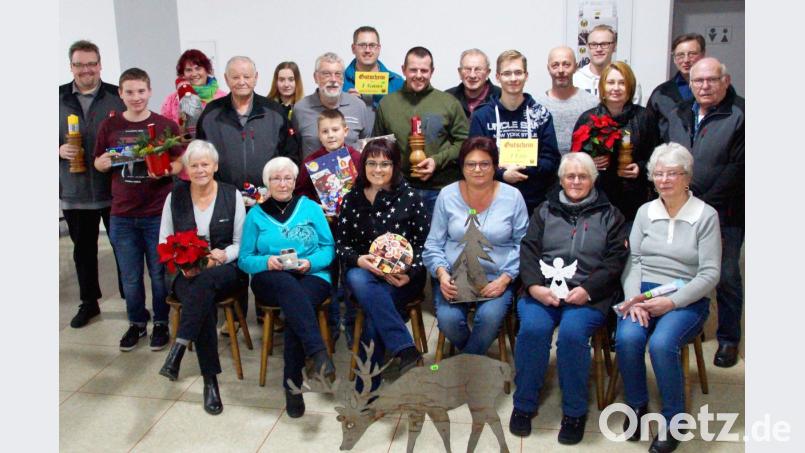 Viel Spaß haben die Schützen beim traditionellen Nussschießen, bei dem es mit etwas Glück viele Preise gibt. Bild: njn