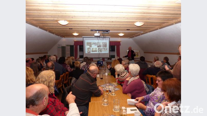 Das TSV Sportheim war bis auf den letzten Platz gefüllt, Johann Zeiler hatte zum Familientreffen geladen Bild: hme