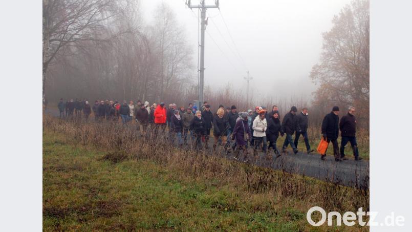 Eine Rekordbeteiligung krönte den Spaziergang im Nachbar- und Partnerort Rozvadov zum Abschluss des Jubiläumsjahres. Bild: fjo