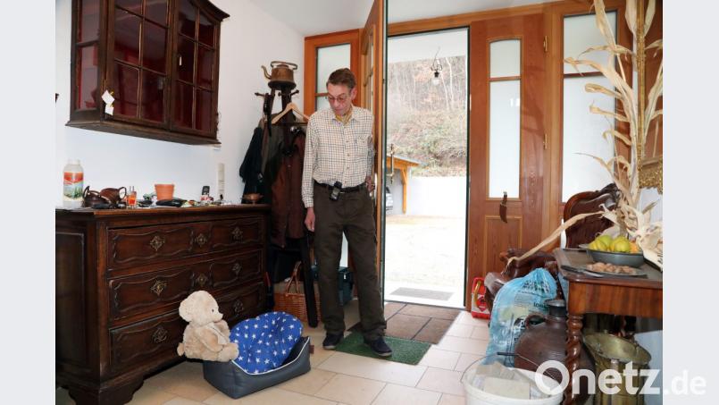 Seit Samstag wird Kurzhaardackel Dina vermisst. Freiherr von Bourscheidt aus Wolfring (Landkreis Schwandorf) hofft, dass sein Hund wieder auftaucht. Bild: Gerhard Götz