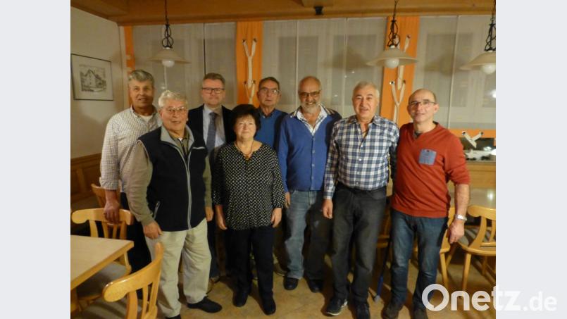 Viele Mitglieder halten dem Verein Verein für Vogelschutz und -liebhaber seit Jahrzehnten die Treue. Dafür gibt es Lob und Anerkennung. Bild: exb