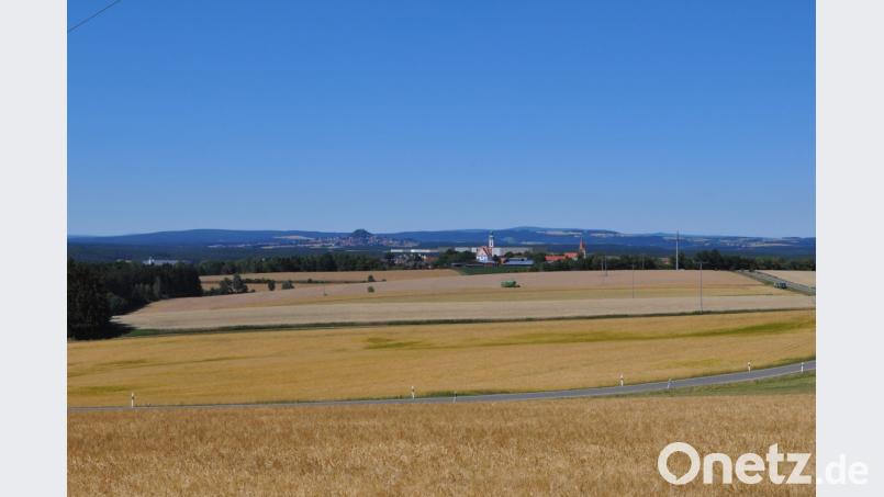 Erschreckend: In diese Dimensionen würden sich die 40 Meter hohen Gebäude im Gewerbegebiet West IV zwischen Neunkirchen und Parkstein auftürmen. Bild: Büro TNL
