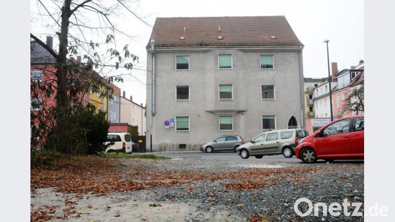 Söllnerstraße 15. Das Haus gegenüber dem Haupteingang zum Klinikum, in dem früher die Pathologie beheimatet war, gehört der Simultanen Hospitalstiftung. Gespräche über die Zukunft laufen. Wahrscheinlich kommt es zu einem Neubau. Bild: Gabi Schönberger