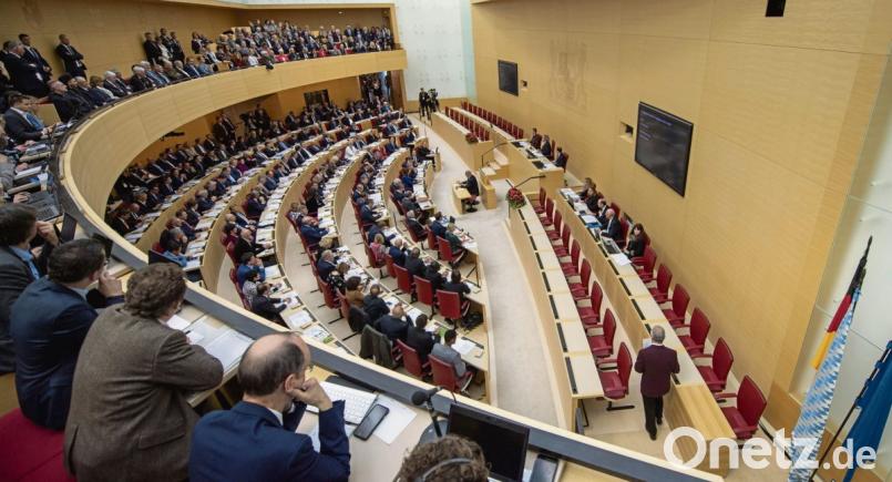 Die Abgeordneten nehmen an der konstituierenden Sitzung des 18. Bayerischen Landtags teil. Bild: Lino Mirgeler/dpa