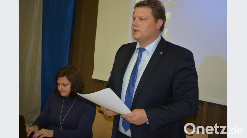 2. Bürgermeister Stefan Grillmeier zog beim Rückblick auf die Veranstaltungen des Jahres ein positives Fazit. Mit im Bild Martina Rüth von der Stadtverwaltung. Bild: jr