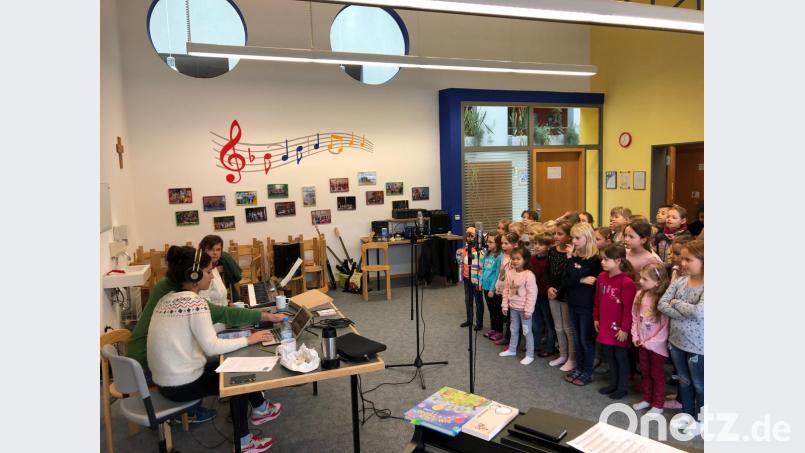 Für ein Projektjahr hat die Schnaittenbacher Grund- und Mittelschule die Minimusiker als Partner an der Seite, um die Schüler für Musik zu begeistern. Während des Projektjahres produzieren die Schüler ihre eigene CD. Bild: ads