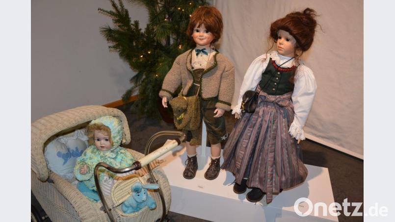 Puppen verschiedenster Art, größtenteils aus eigener Herstellung, sind bei der neuen Ausstellung im Museum Mitterteich zu sehen. Bild: jr