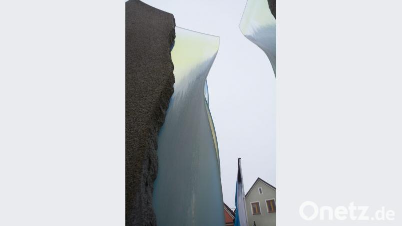 Der Glasbrunnen in Neustadt. Bild: Beate-Josefine Luber