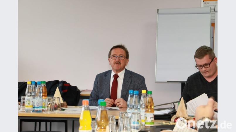 Schulverbandsvorsitzender Bürgermeister Hans Donko mit Stadtkämmerer Markus Knodt (rechts). Bild: njn