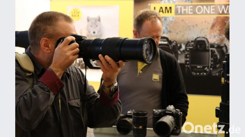 Ähnlich wie bei den „Fototagen“, die im nächsten Jahr in neuem Format zurückkehren sollen, können Fotobegeisterte bei den Brenner-„Jubiläumstagen“ mit Experten der Hersteller fachsimpeln. Bild: Foto Brenner